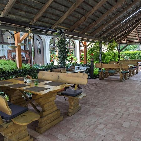 Margareta Etterem Es Vendeghaz Gasthaus บาลาทอนเบรีน ภายนอก รูปภาพ