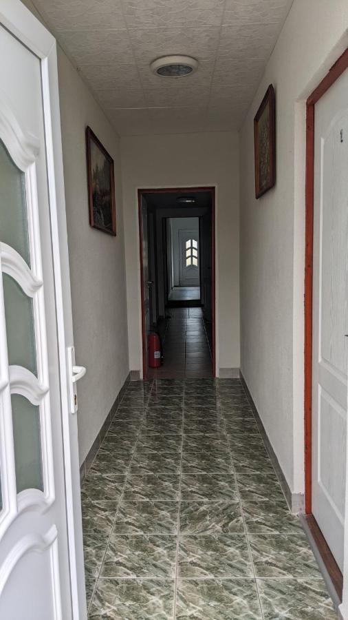 Margareta Etterem Es Vendeghaz Gasthaus บาลาทอนเบรีน ภายนอก รูปภาพ