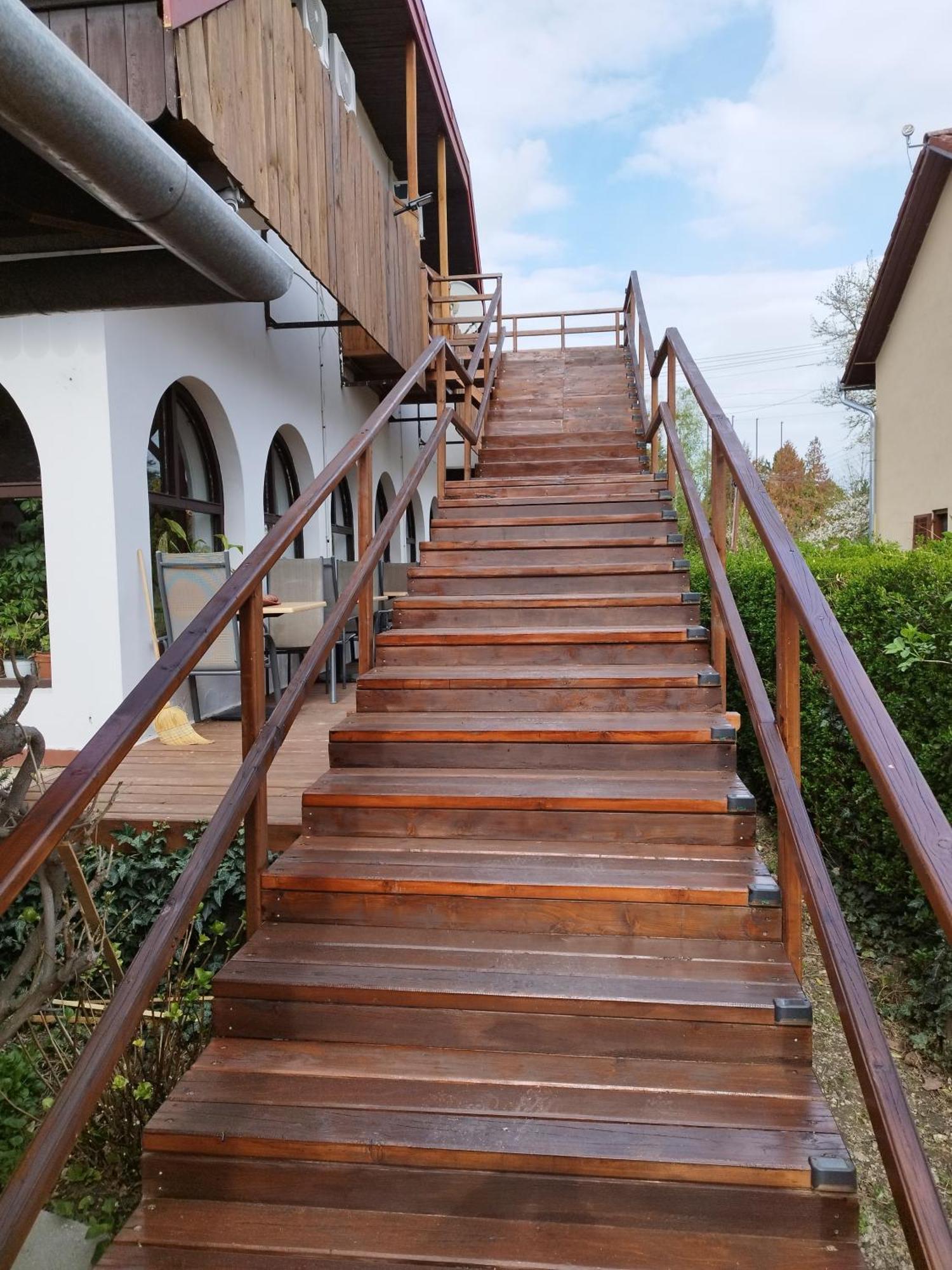 Margareta Etterem Es Vendeghaz Gasthaus บาลาทอนเบรีน ภายนอก รูปภาพ