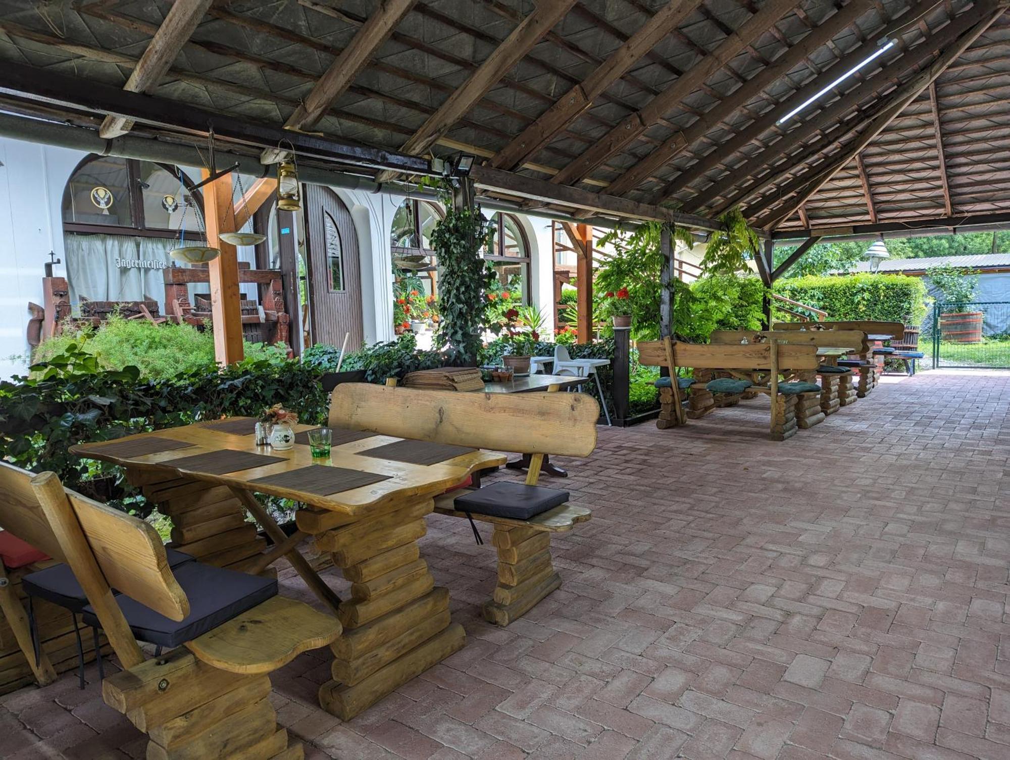 Margareta Etterem Es Vendeghaz Gasthaus บาลาทอนเบรีน ภายนอก รูปภาพ