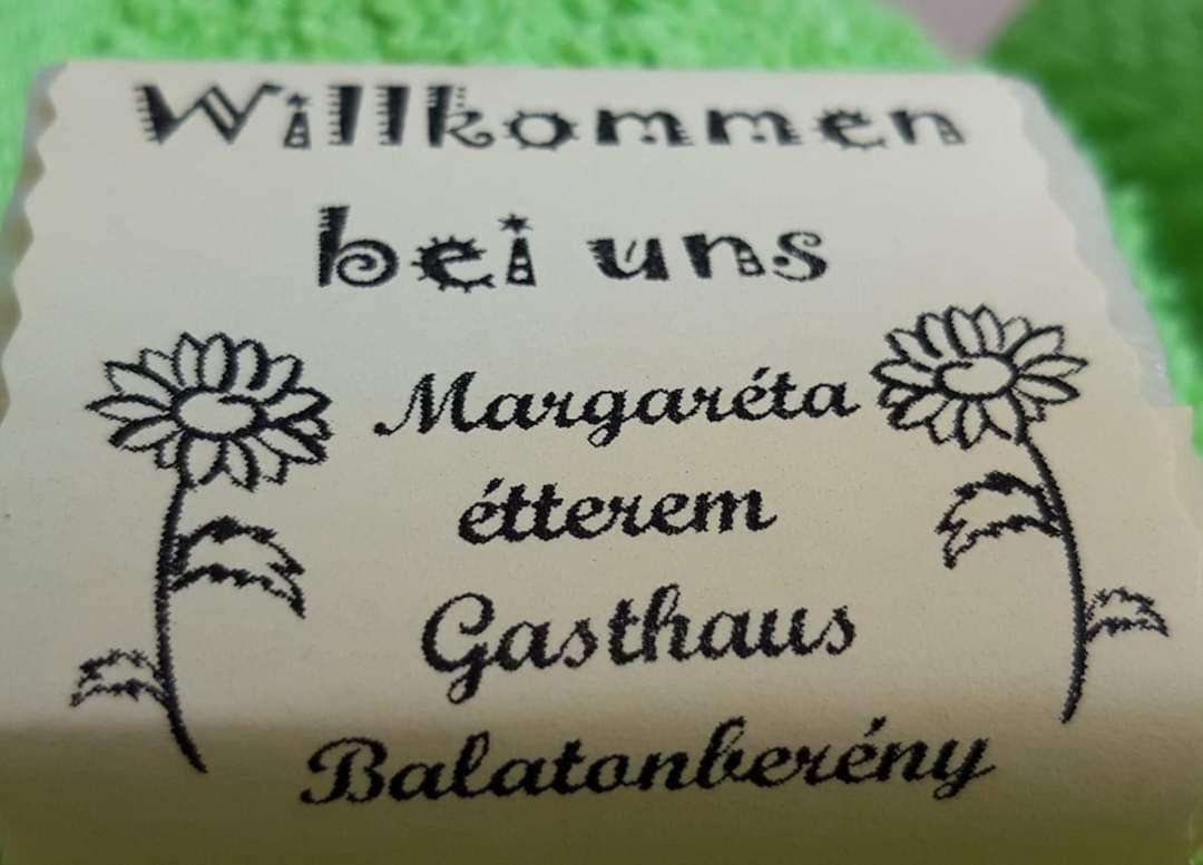 Margareta Etterem Es Vendeghaz Gasthaus บาลาทอนเบรีน ภายนอก รูปภาพ
